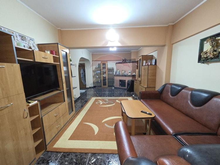 Apartament cu 3 camere etajul 1, Campineanca - 3