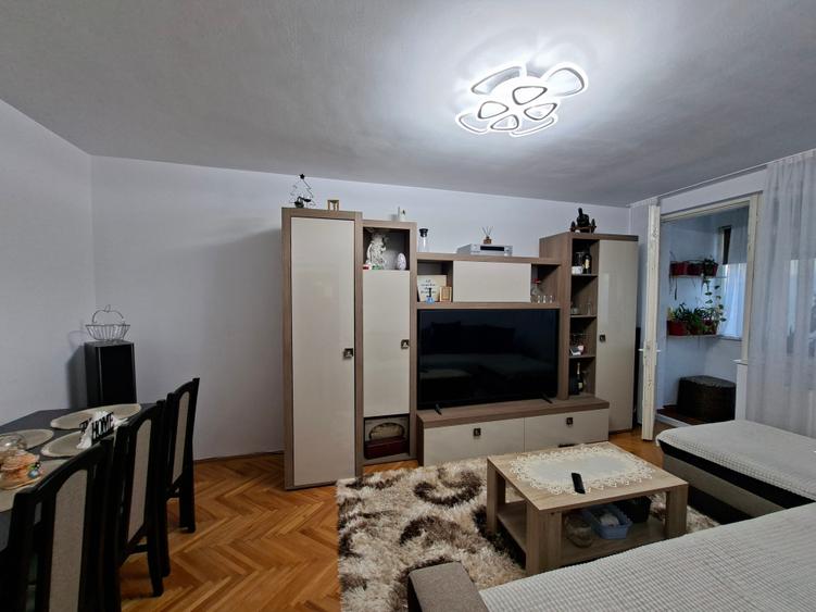 Ofer de inchiriat 3 camere - 1