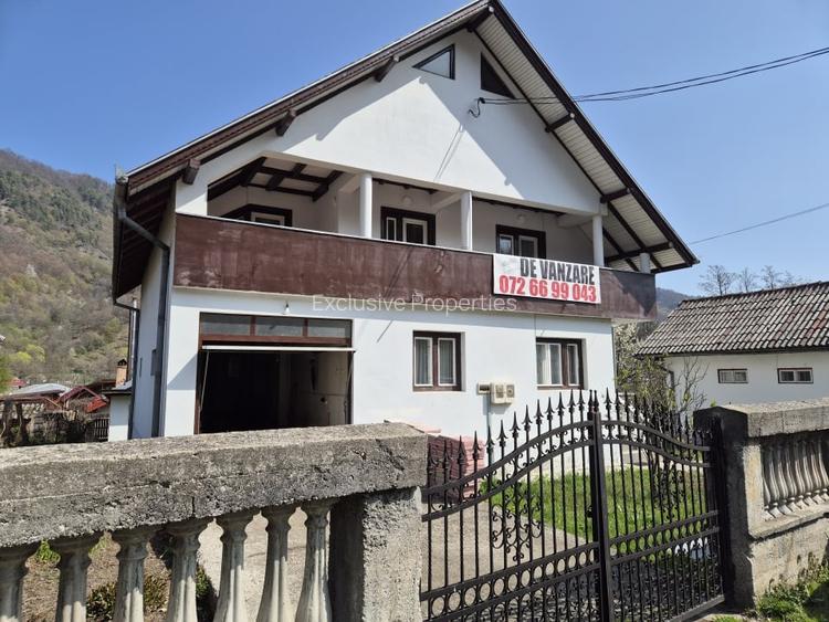Casa cu 5 camere in Brezoi - zona centrala, dar linistita!