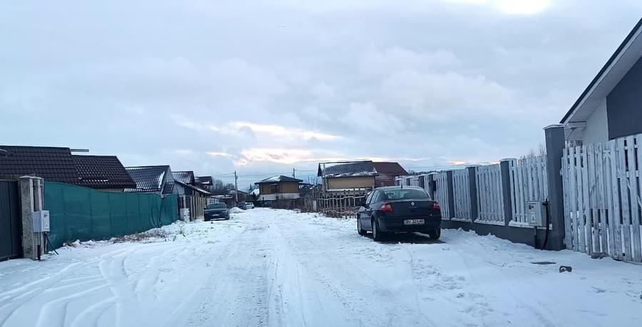 Lot de teren cu toate utilitatile intre case locuite - 8