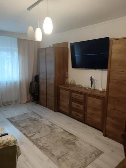 Apartament cu 3 camere decomandat în Poarta 6