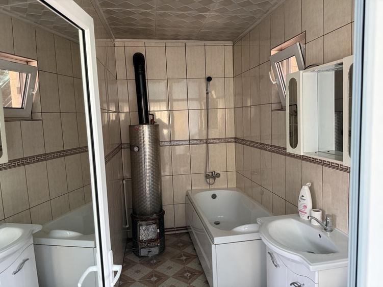 Casă cu 4 camere în Comișani
