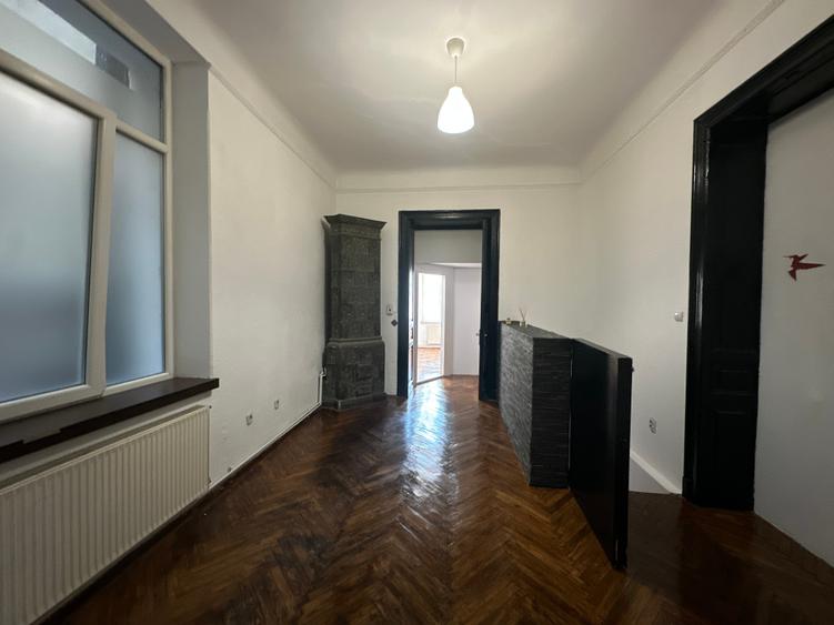 Apartament de 4 camere pe Bd. Regina Elisabeta/4-Rooms on Regina Elisabeta Bvd. - 1