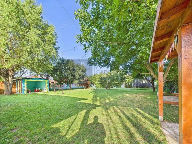 Vanzare casa P+M, 7 camere, 4 dormitoare, 4 bai, garaj 3 autoturisme - 12