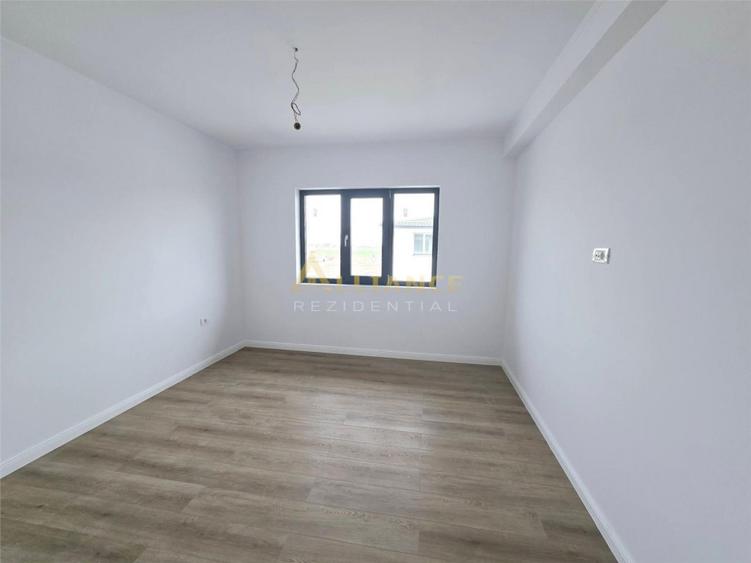 Vila individuala- panouri solare- 4 camere- 800m de STV - 4 - 2