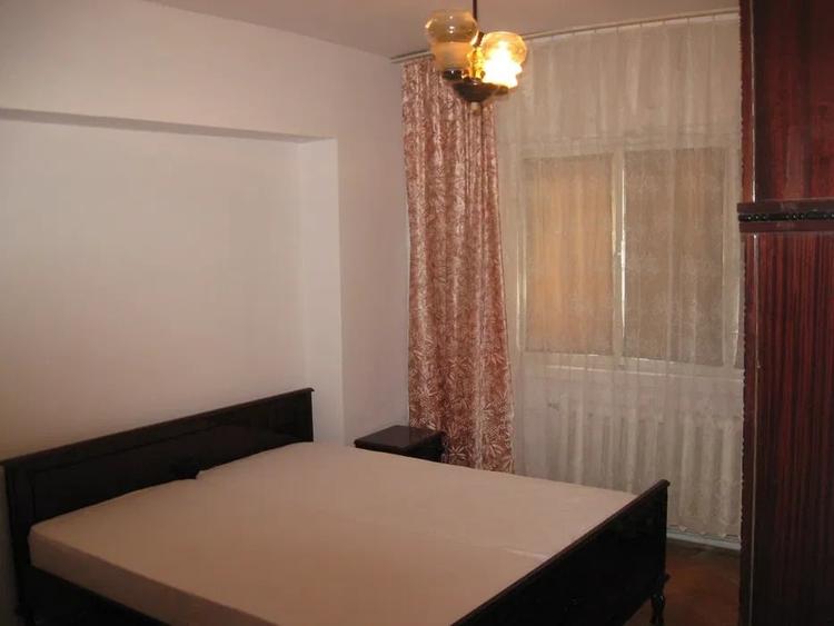 Apartament cu 3 camere, decomandat, Alexandru cel Bun - 2