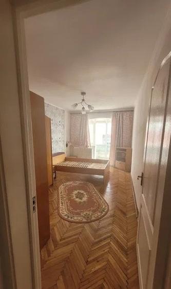 Aparatament 3 camere  decomandat , zona  Cetate - 3