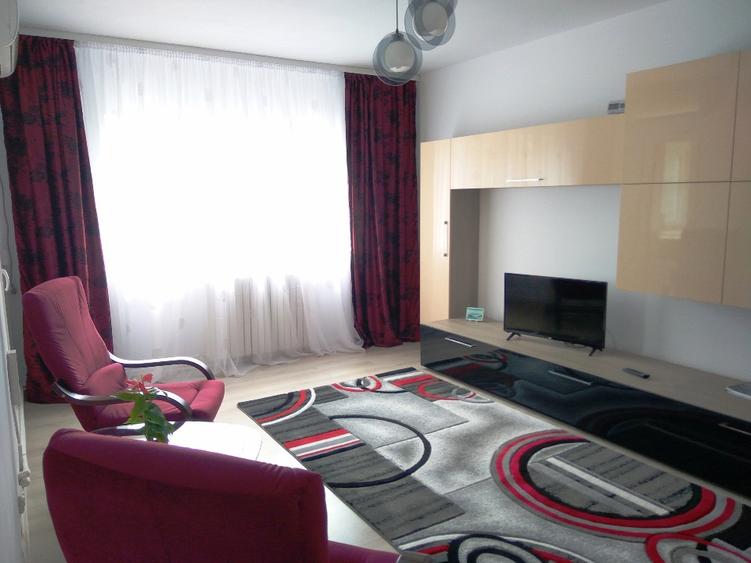 Inchiriez apartament 2 camere decomandat zona Capitol - 1