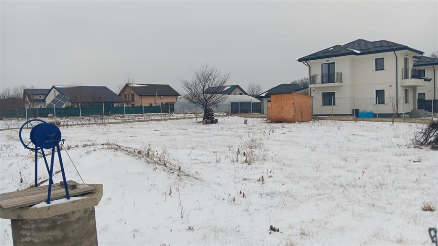 Valea Ursului langa padure TEREN  912mp  lot pentru  casa intravilan imprejmuit - 2