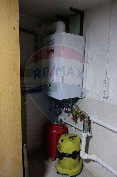 Vilă cu 10 camere de vânzare în zona Centrala - 20