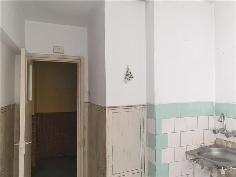 Apartament 2 camere, et 3, debransat,liber, Gara - 10