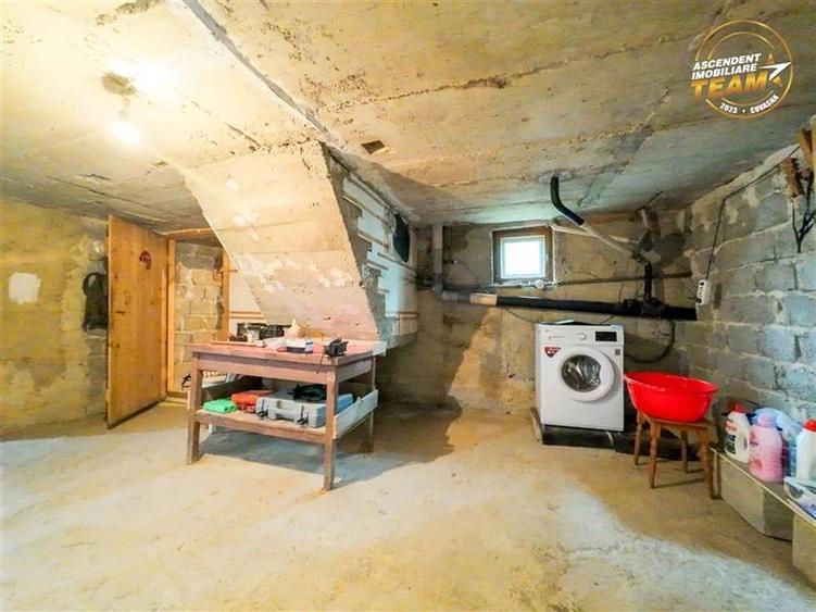 Tur 3D! Resedinta notabila,pe armonios cadru natural,distinse faciliati,Central, - 36