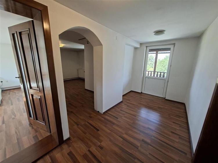 Casă individuală cu 5 camere cu Teren 250 Mp în Gușterița