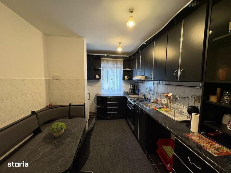 Apartament cu 4 camere decomandat în Central
