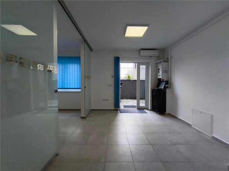 Spatiu Comercial Maurer  Loc De parcare Terasa - 1