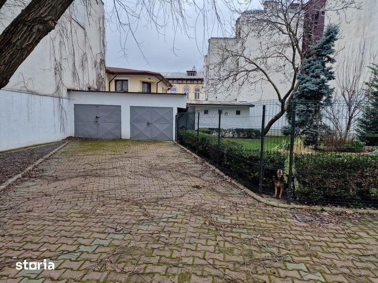 Casă cu 10 camere cu Teren 706 Mp în Unirii