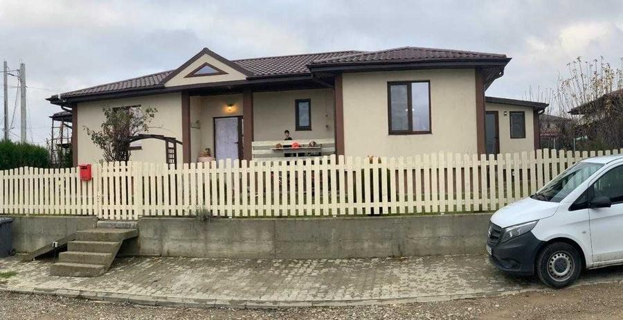 Casă cu 4 camere în Balciu