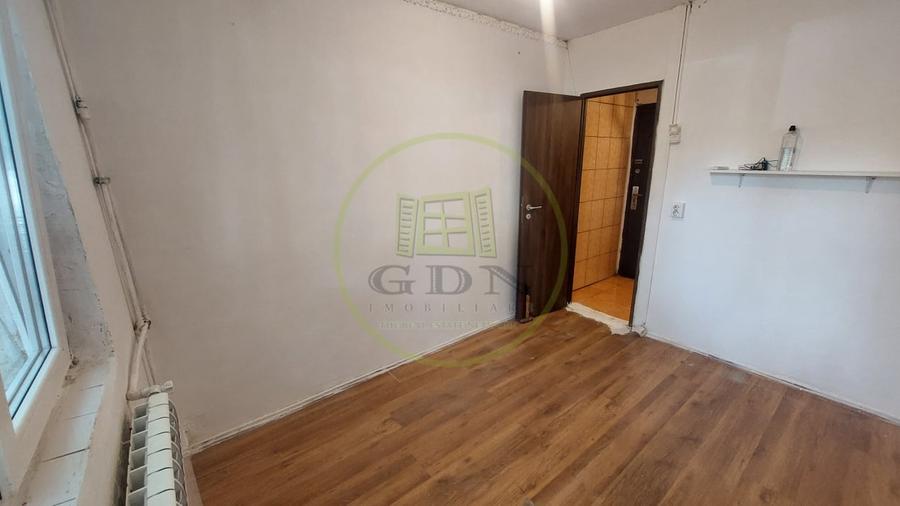Garsonieră semidecomandată în Craiovița Nouă