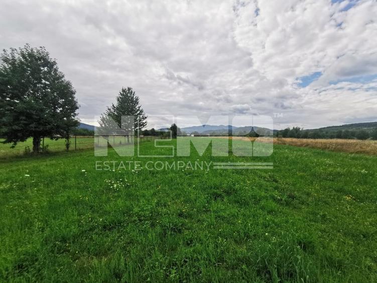 Teren agricol intravilan de 2200 mp, în Vicovu de Sus