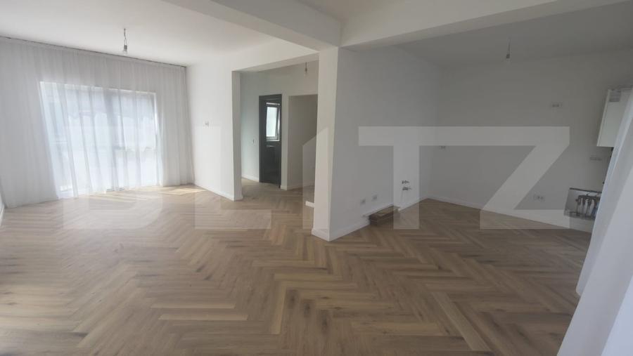 Duplex cu 4 camere cu Canalizare în Bucium