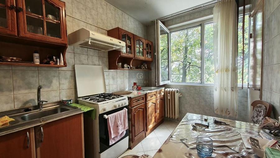 Apartament cu 3 camere decomandat în Alexandriei