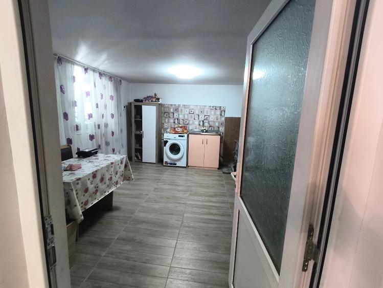 Casă individuală cu 5 camere cu Teren 2200 Mp în Crucea