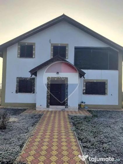 Casă cu 4 camere cu Teren 500 Mp în Mândrești-Munteni