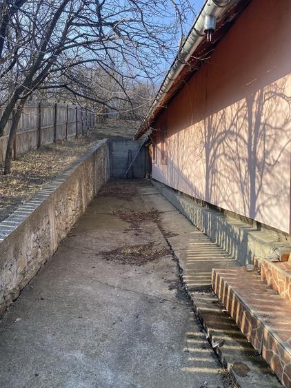 Casă cu 4 camere în Păcuri