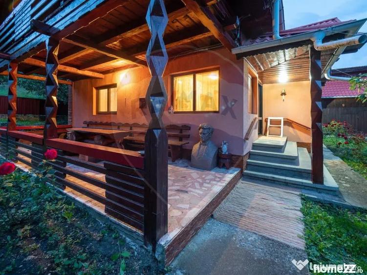 Casă cu 5 camere cu Teren 735 Mp în Sucevița