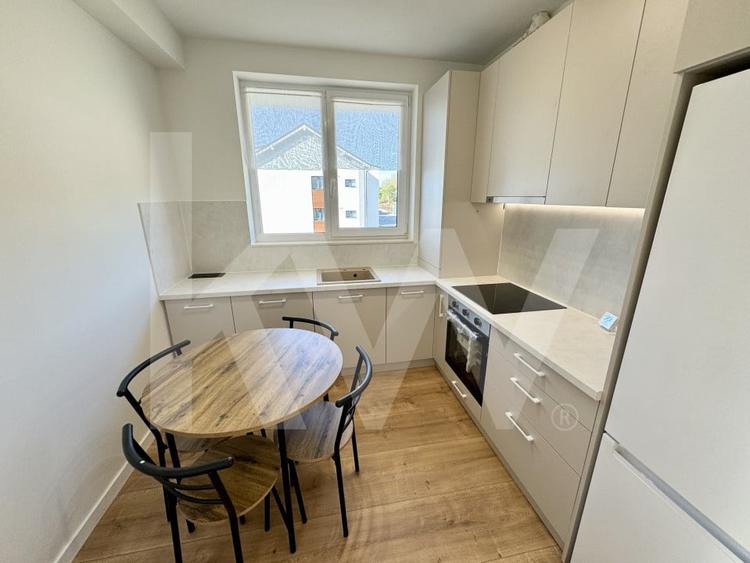 Apartament cu 3 camere decomandat în Exterior Vest