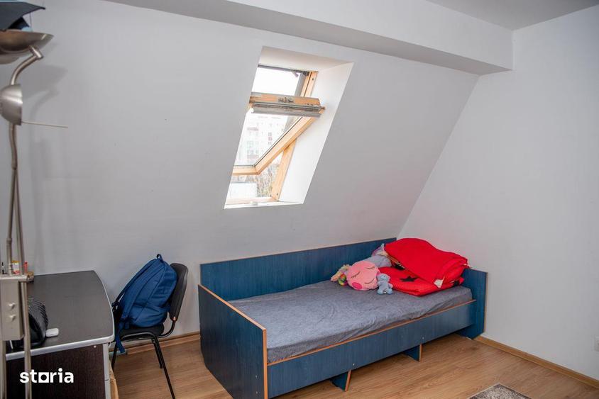 Apartament cu 3 camere în Apărătorii Patriei