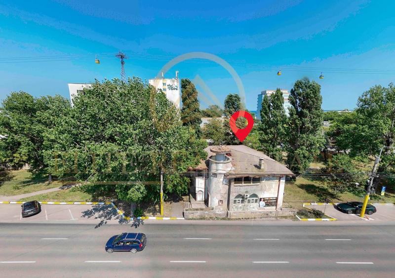 Casă individuală cu 11 camere cu Canalizare în Central