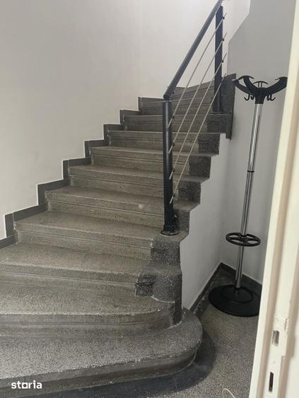 Casă cu 9 camere cu Teren 120 Mp în Eminescu