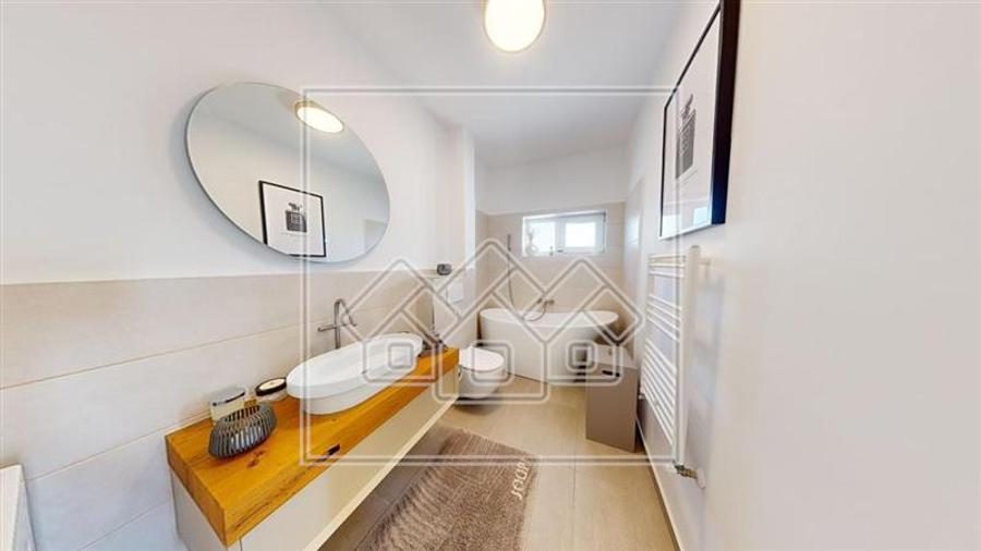 Penthouse cu 5 camere nedecomandat în Cristian