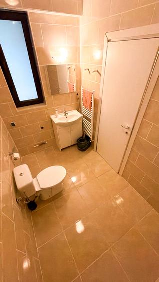 Apartament cu 3 camere semidecomandat în Banu Manta