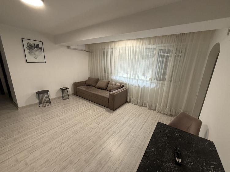 Apartament cu 2 camere semidecomandat, mobilat în Tomis Nord