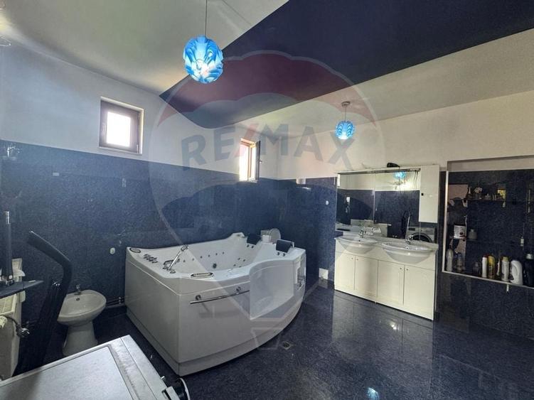 Casa / Vila cu 6 camere de vanzare - 8