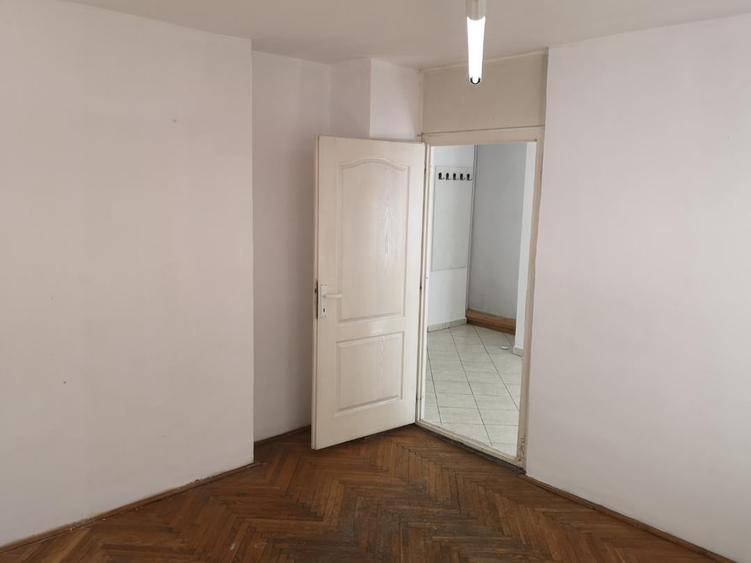 Vand central garsoniera mare, S=38 mp, parter,zona BCR - 6