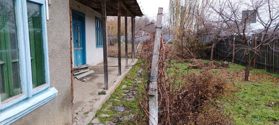 Vând casă batraneasca - 2