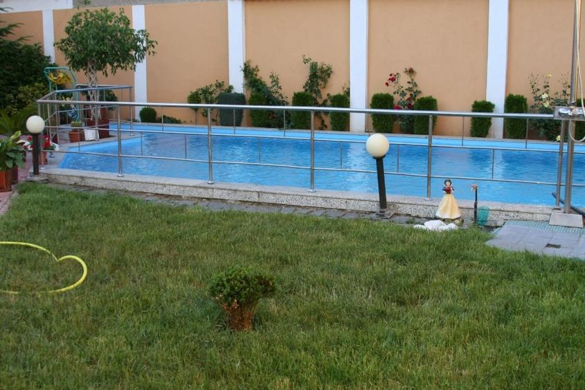 Zona Baneasa,Vila, superba, spatioasa, piscina,curte generoasa,etc.. - 18