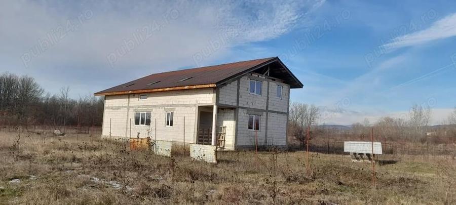 PRET MIC. 65000 euro . CASA + TEREN 2500 metri patrati - 2