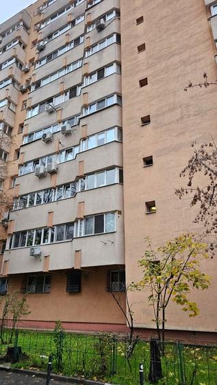 Iancului, 4 camere, 98 mp, semidecomandat, etaj 4, bloc reabilitat - 1