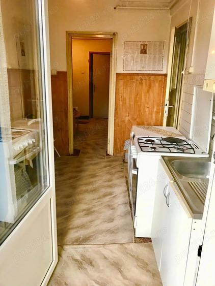 Apartament 3 camere,decomandate,2 balcoane,et. 4,Bdul Decebal,bloc 21 - 3