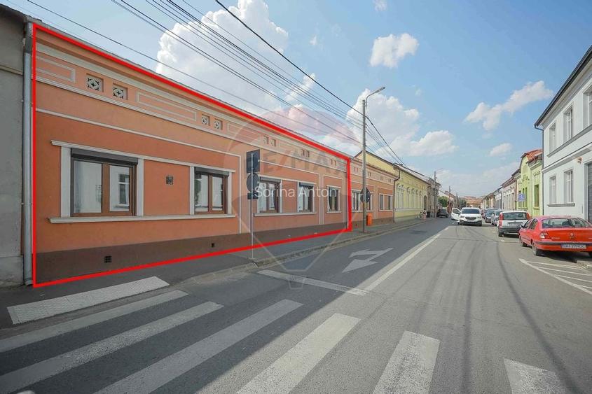 Apartament cu 4 camere decomandat, mobilat în Central Apartament cu 4 camere decomandat, mobilat în Central