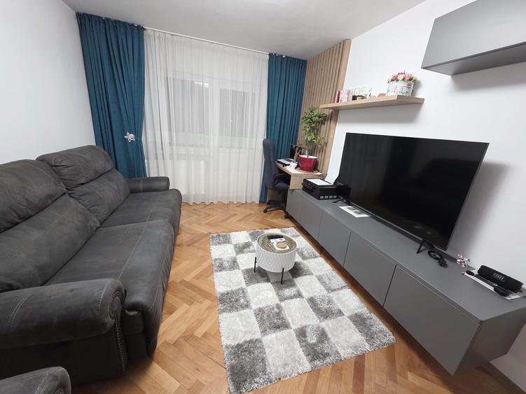 Vand apartament 3 camere decomandat Tractorul cu loc de parcare - 4