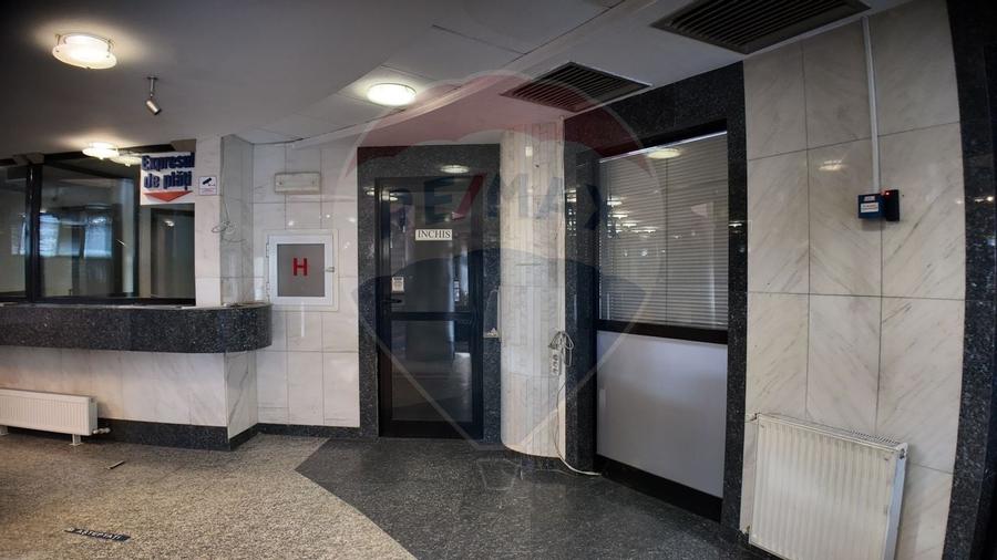 Spatiu comercial de inchiriat 455 mp, str Piata Revolutiei - 15