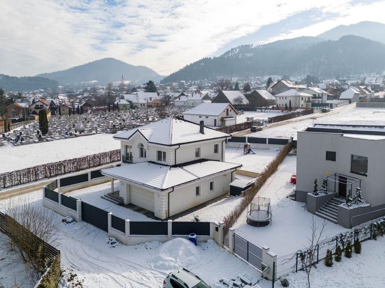 Casă ideală pentru familie în Brașov, Bunloc – spațioasă, luminoasă, priveliște - 54