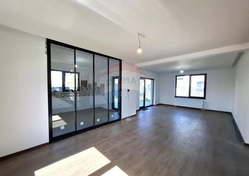 Vanzare Casa 4 camere, stil mediteranean,Domnesti - 9