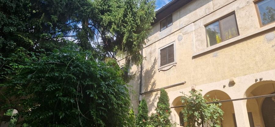 Calea Mosilor: Apartament cu 6 camere in vila, ideal comercial cu trafic redus ! - 1