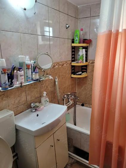 Vand casa foarte buna, str. Crisan - 1